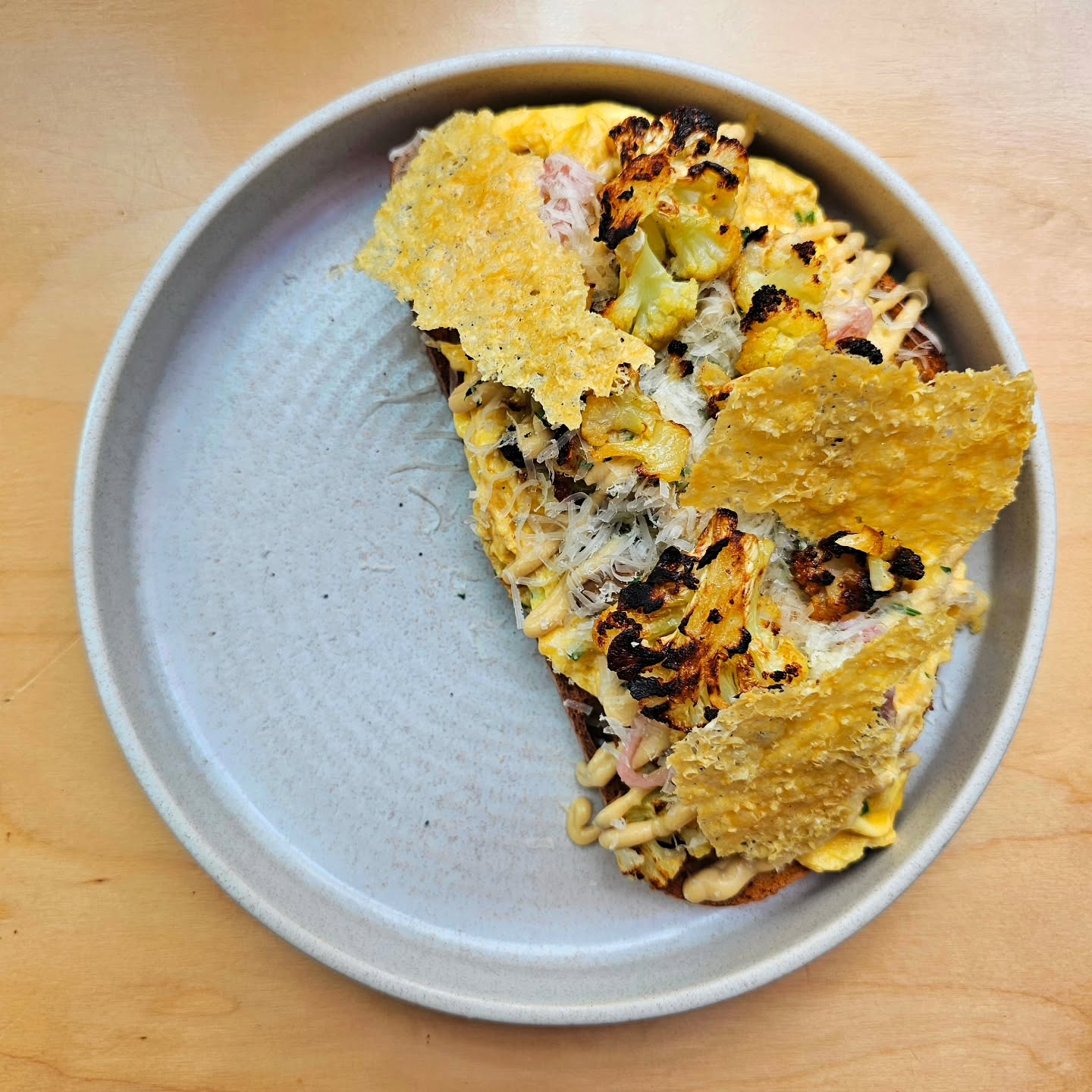 August's weekend scrambled eggs are here! Organic scrambled eggs with cauliflower purée, charred cauliflower florets,…